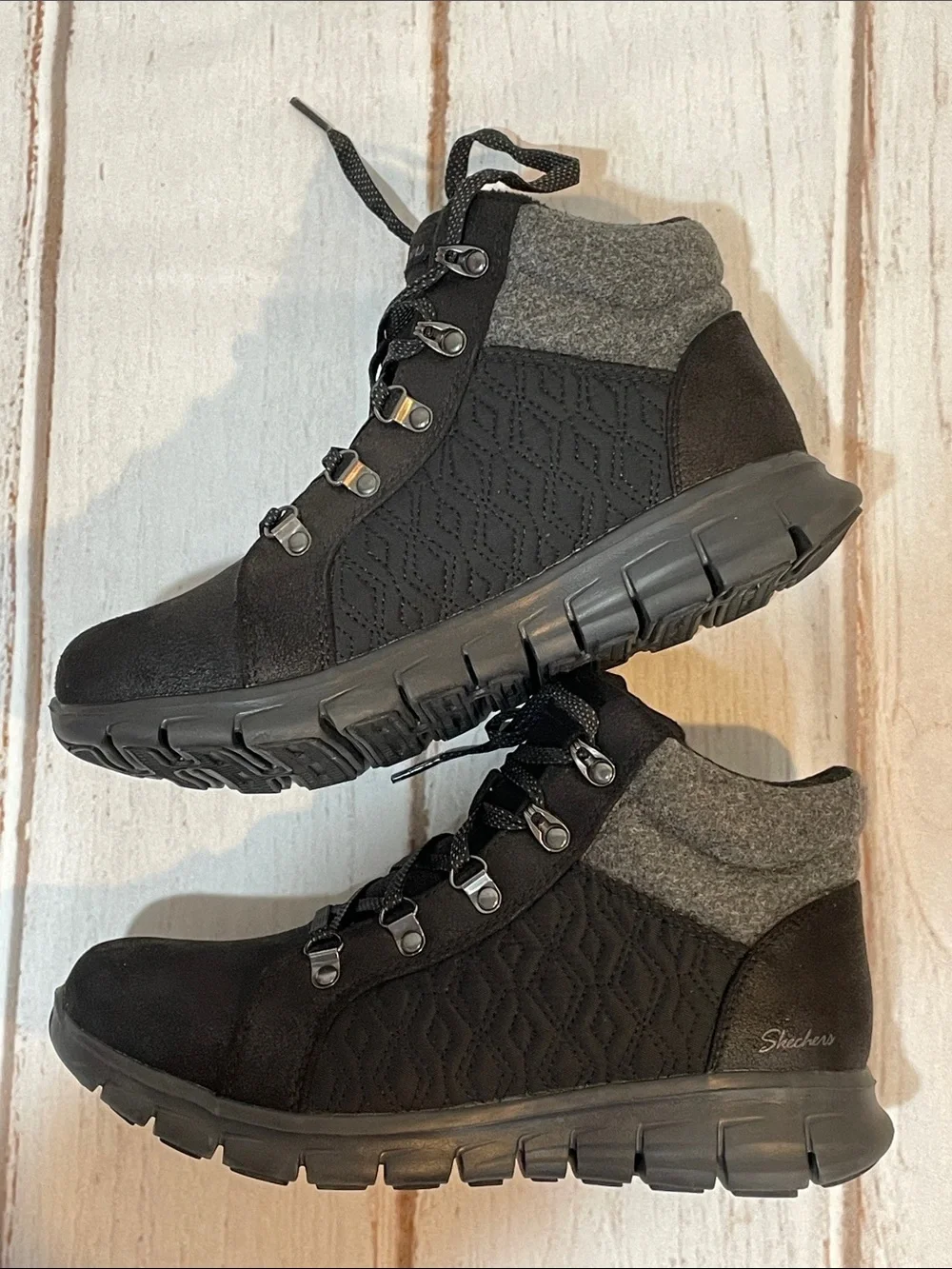 Skechers Black Ankle Hiker Boots 8 Women’s Lace Up Faux Fur lining Outdoor